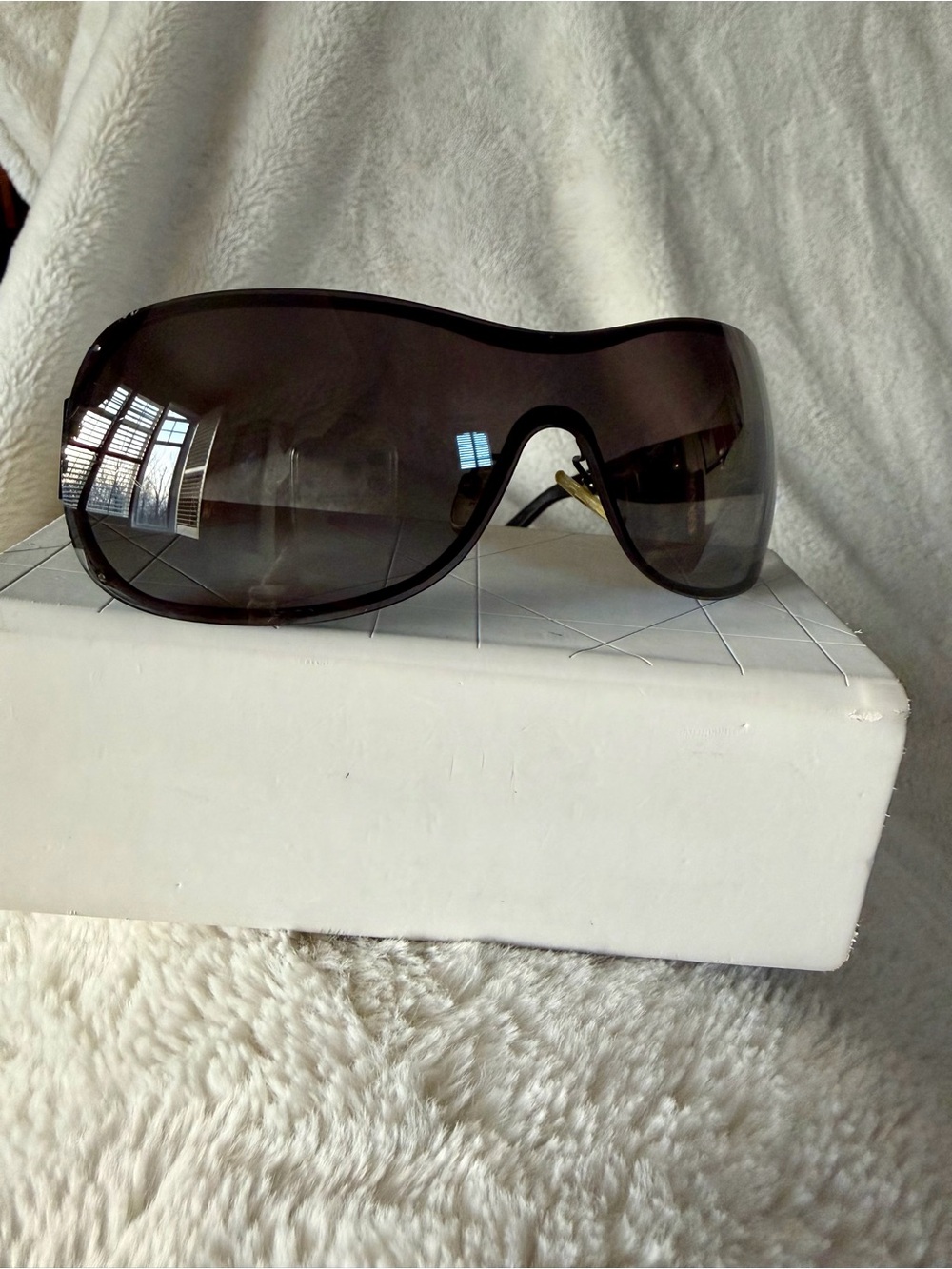 Dior Vintage. Shield Sunglasses in Black/ Cannage - Full Set - Picture 3 of 17